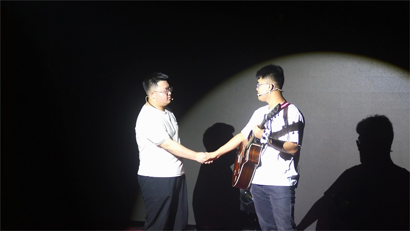 工业服务学院《两个少年》.jpg